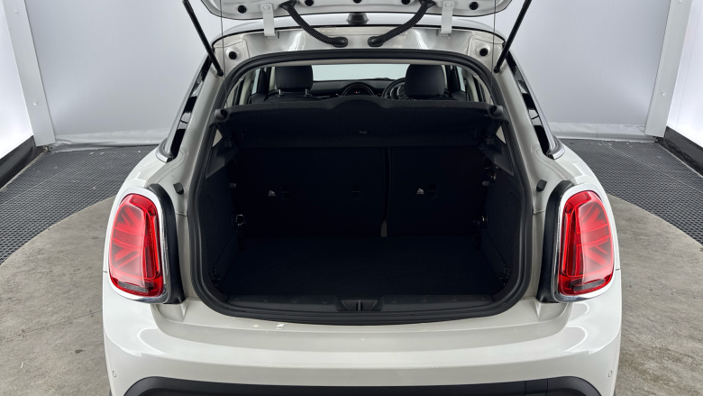 MINI Hatchback 1.5 Cooper Classic 5dr Auto Petrol Hatchback